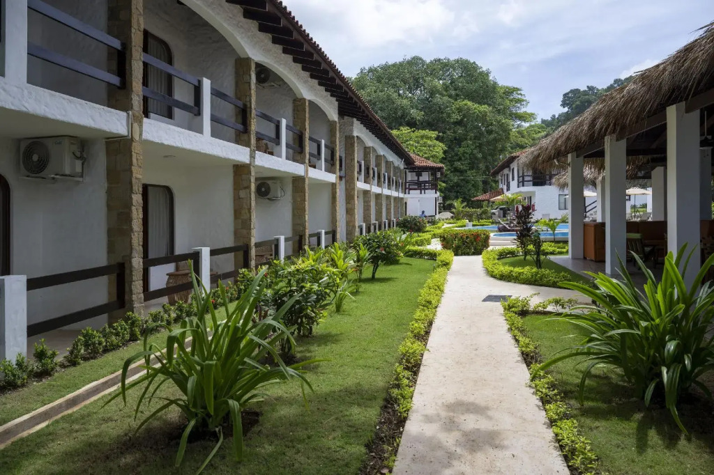 Fuego del Sol Beachfront Hotel