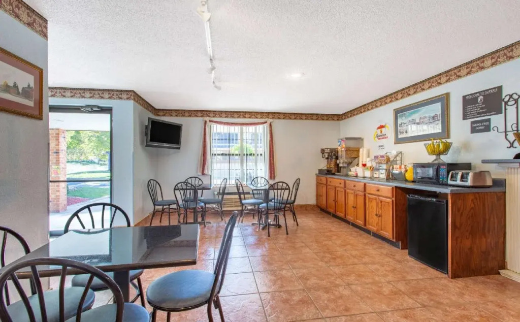 Quality Inn Lee - Lenox South