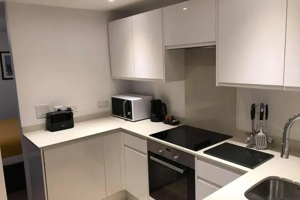 Alison15 - Superior Clifton Studio Apartment