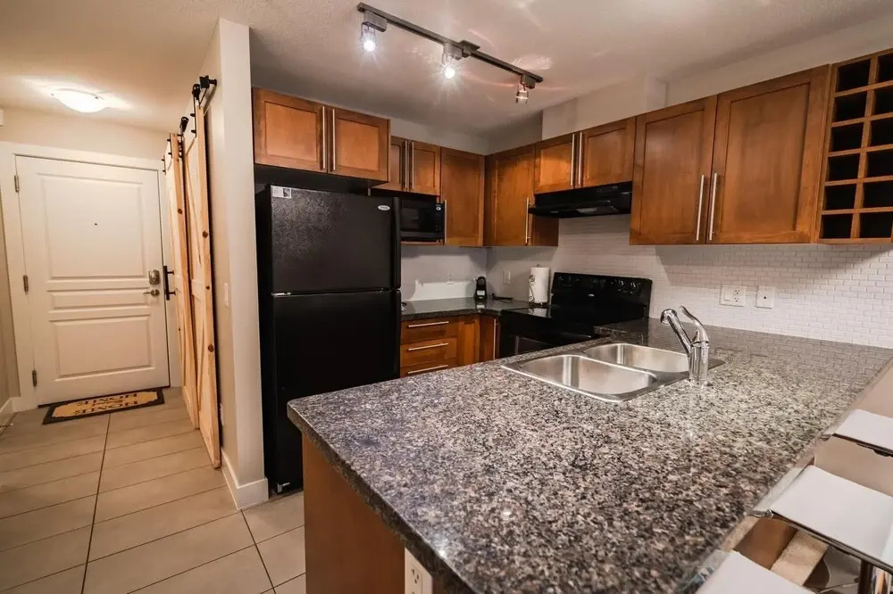 Downtown Condo at Waterscapes