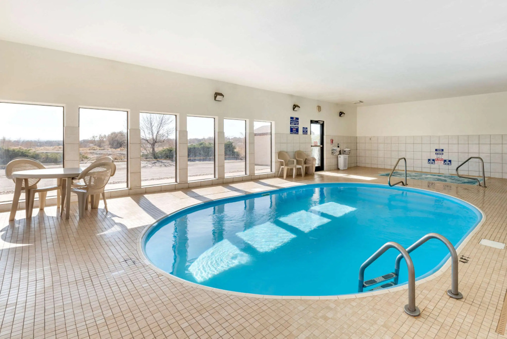 Econo Lodge Pueblo North