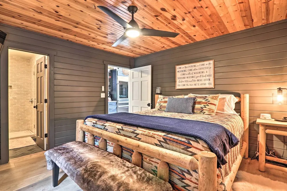 'the Moonshine' Cabin: Hot Tub, 3 Mi to Dollywood