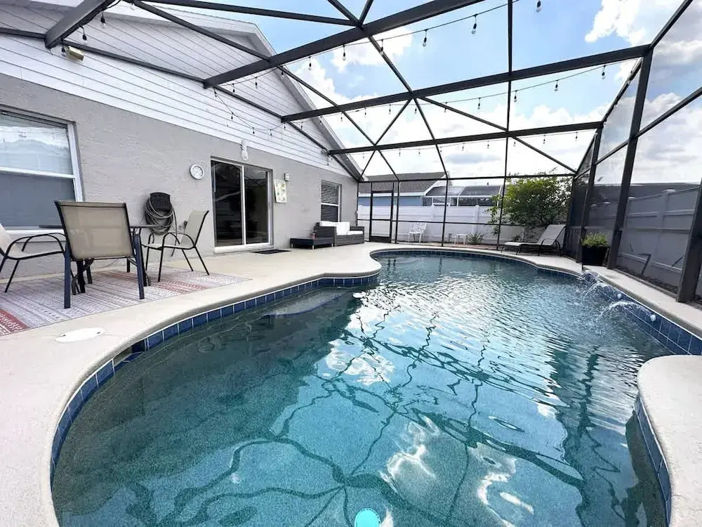 Less than 10 minutes from Disney 3Bd Villa with Pool