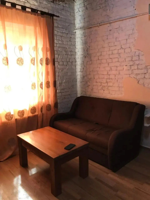 Two-floor apartments and studio 2-х этажные апартаменты и студия в самом центре