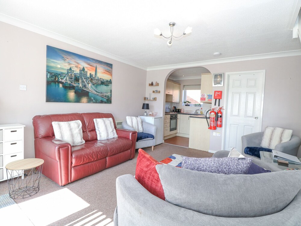 98 Waterside Park