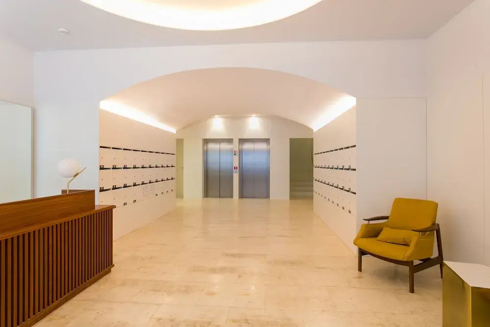 JOIVY Sunny 1-bed flat w/terrace&sea view in Baixa, 3mins to Arco da Rua Augusta