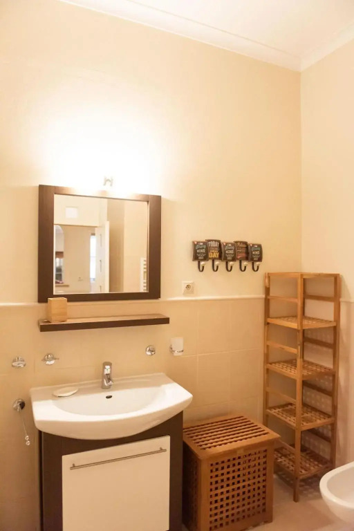 velký apartmán (145m2), v historickom centre Bratislavy na pešej zóne