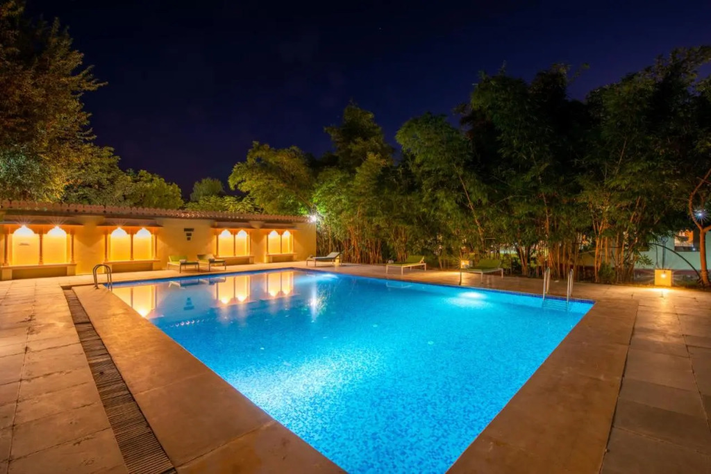 Jungle Cave Resort