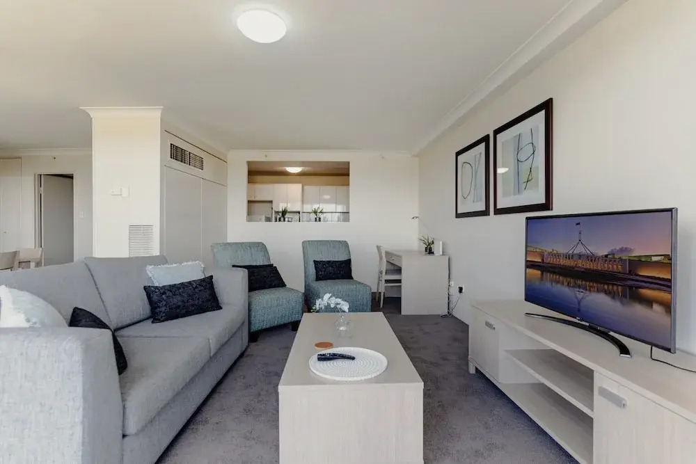 2-bed With Gym, Tennis Court & Stunning Lake Views