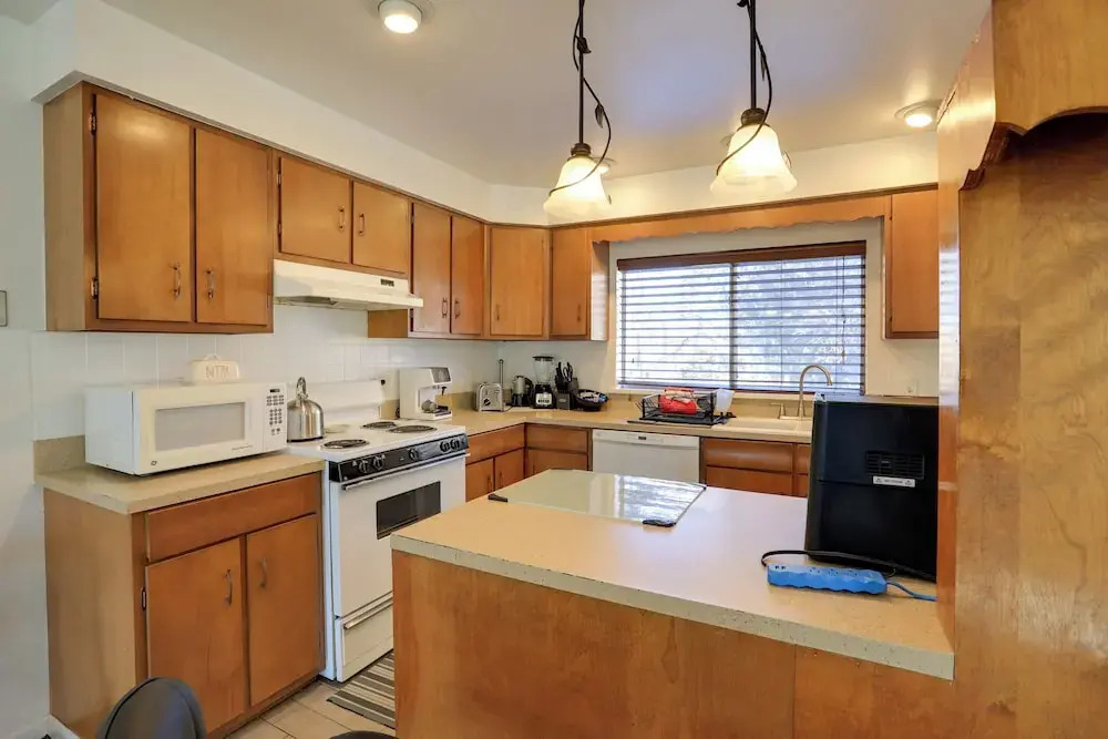 Easy Access to I-25 & I-76: North Denver Retreat!