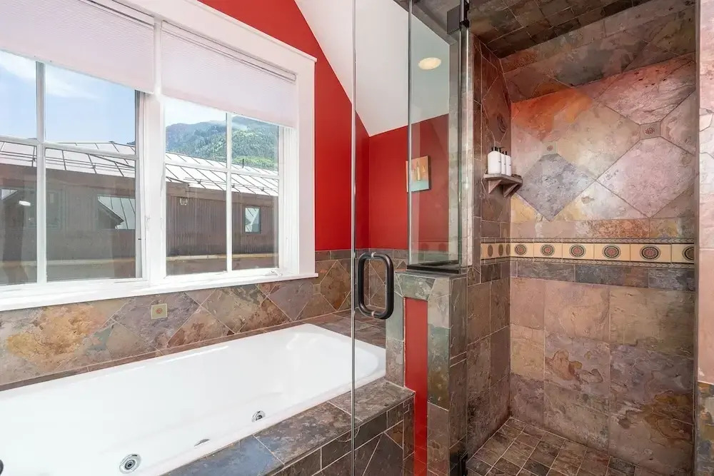 East Side Hideaway 3 Bedroom Condo by RedAwning