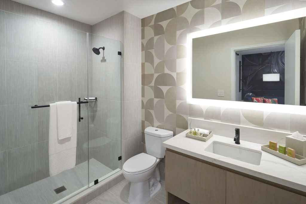 SERENA Hotel Aventura Miami, Tapestry Collection by Hilton