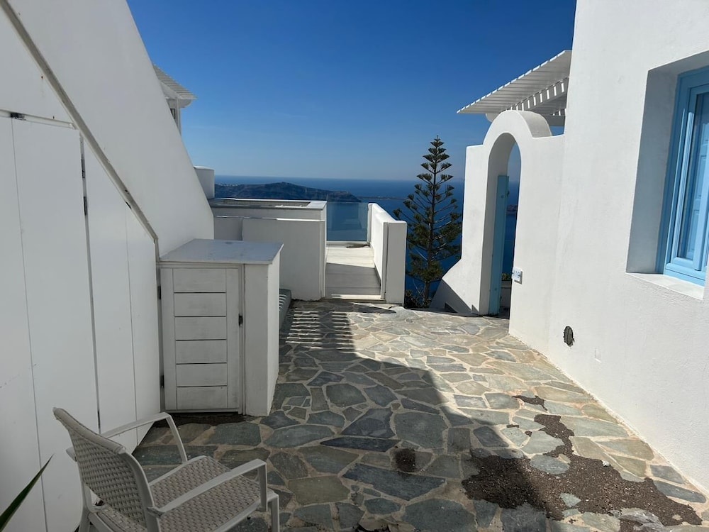 Santorini Theasis Suites