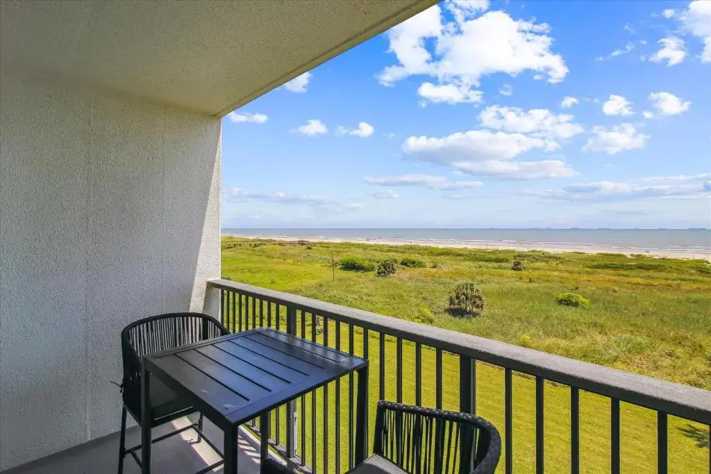 Islander East 309 - Seashell Studio