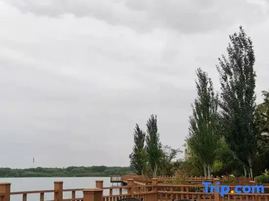 Zhangye Lushuiwan Lakeside Hotel