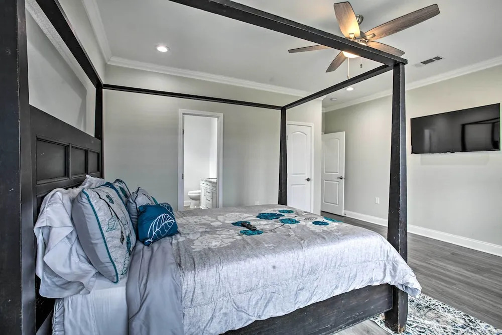 6 Mi to French Quarter: Modern New Orleans Gem