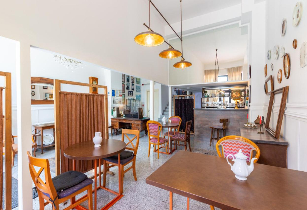"Hotel N 16"