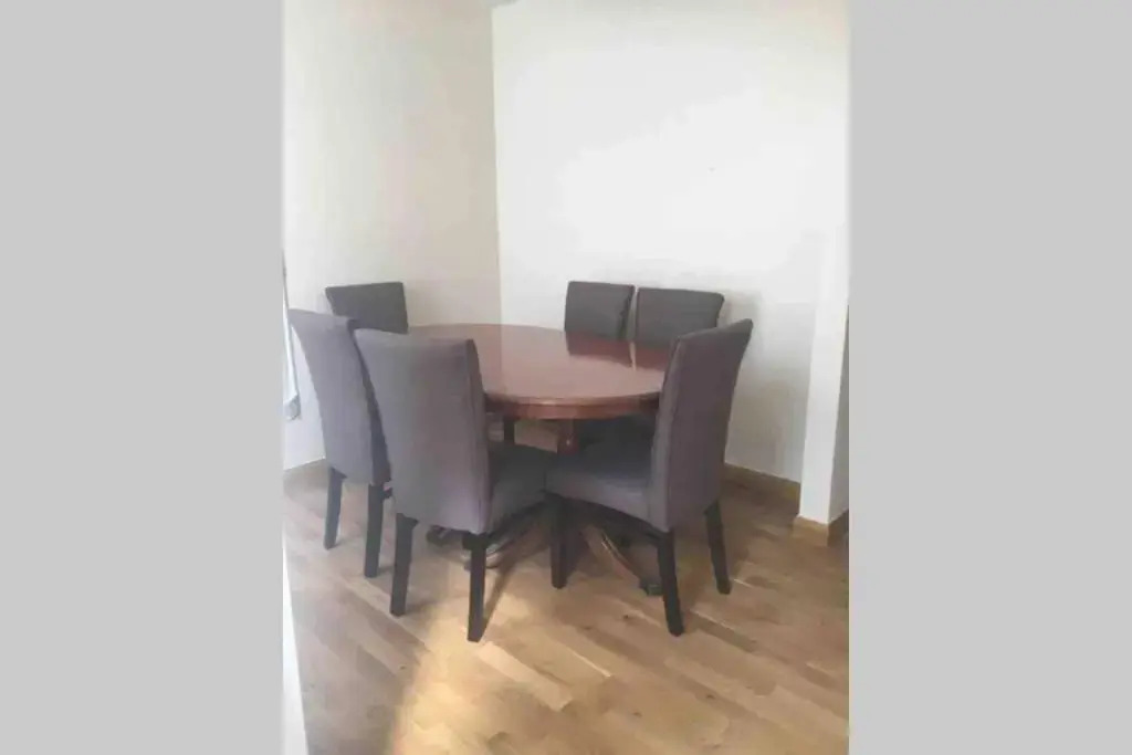 F4 Modern Double Room (Sandycroft Guest House)