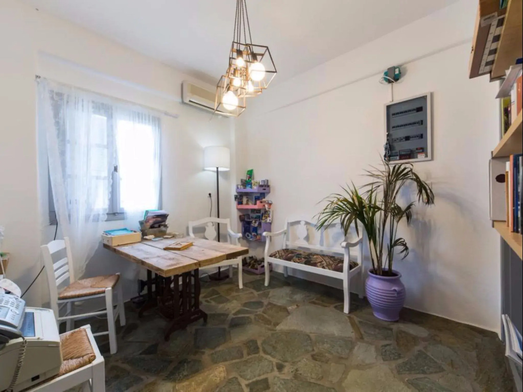 Evi Rooms