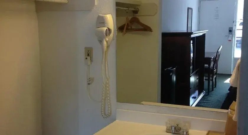 Houston Inn and Suites