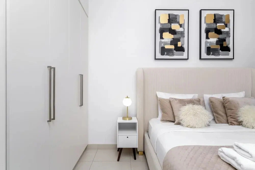 Delujo Stays   Burj Crown Collection