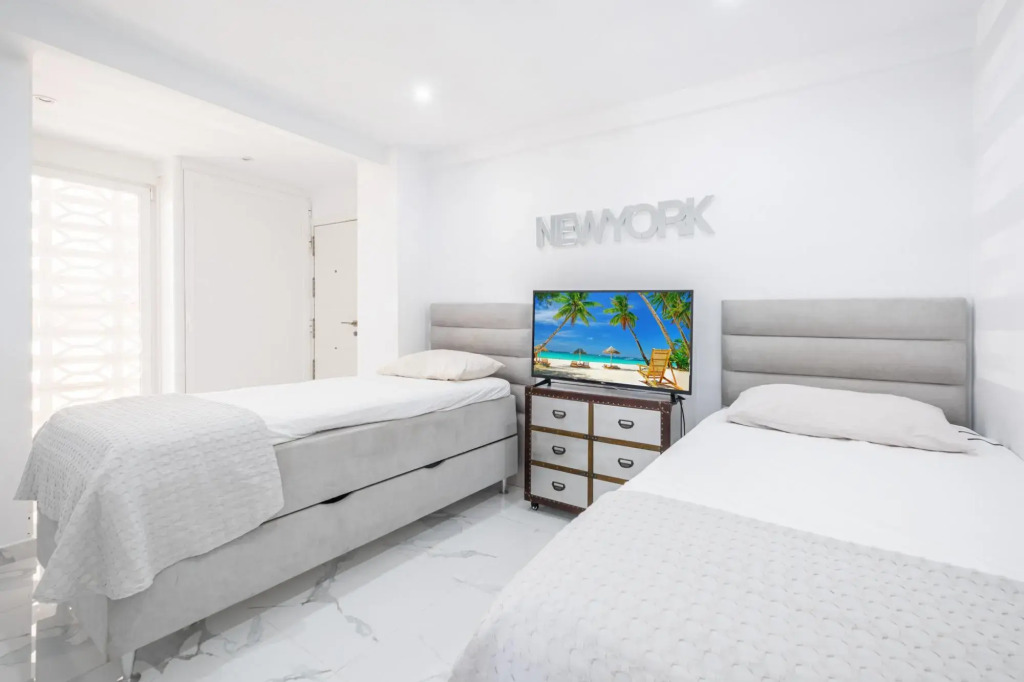 Copacabana Deluxe 1-A Levante Beach