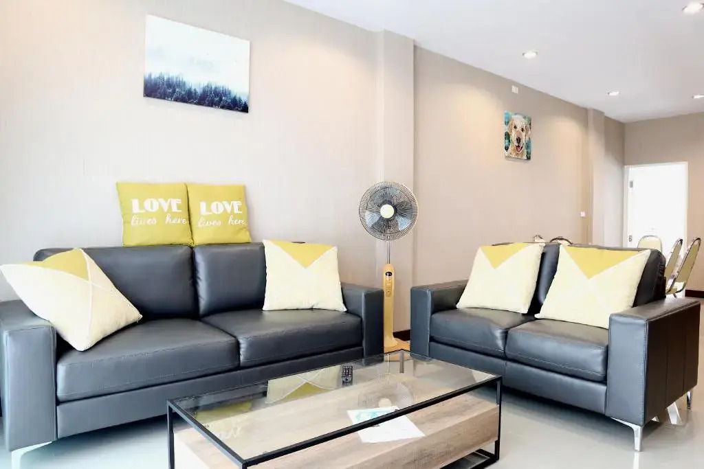Modern Townhome at the Old City