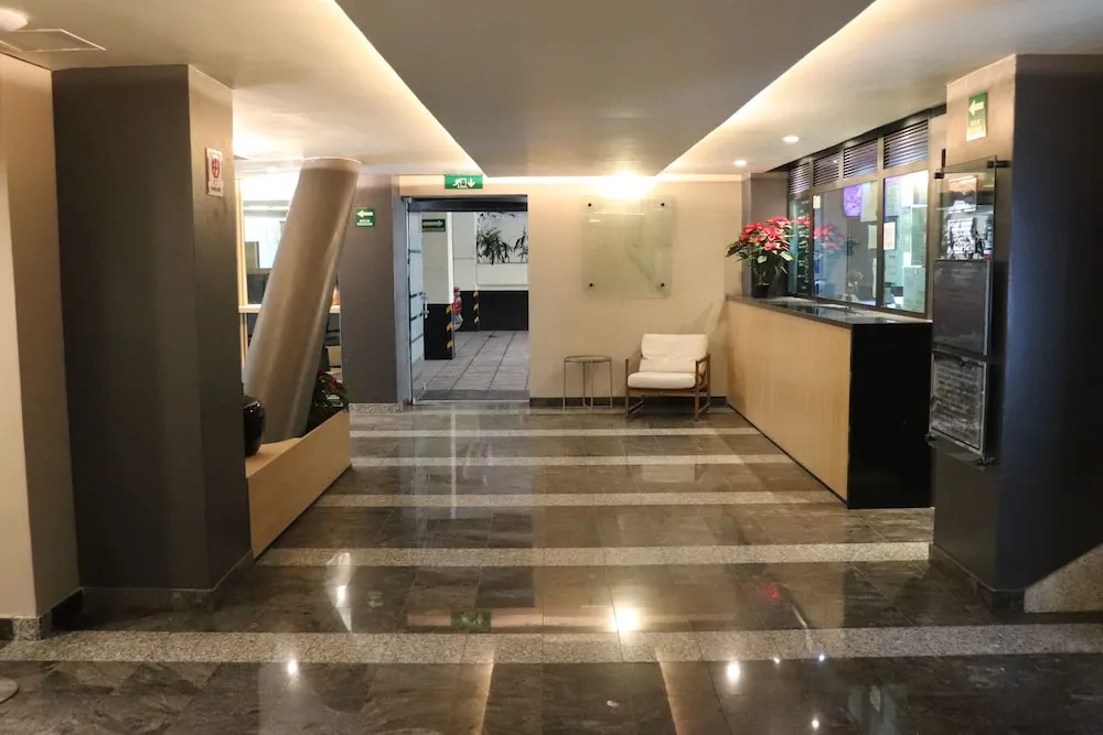 Hotel Embassy