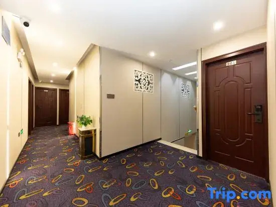 Huaxuan Hotel (Hongkou Soccer Stadium Subway Station)