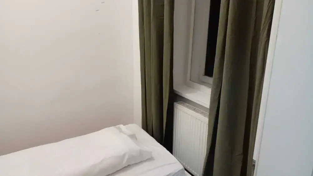 Bright 2BR Stay Close to Stadthalle