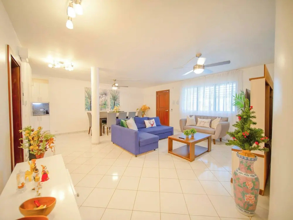 Cozy 7BR Villa BIG Pool Close to Beach