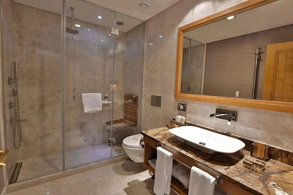 Queen Hotel & Spa