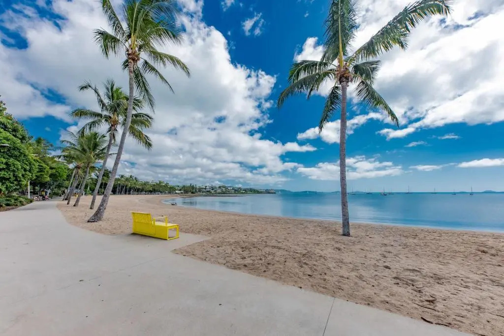 2BR Apartment with Stunning Ocean Views