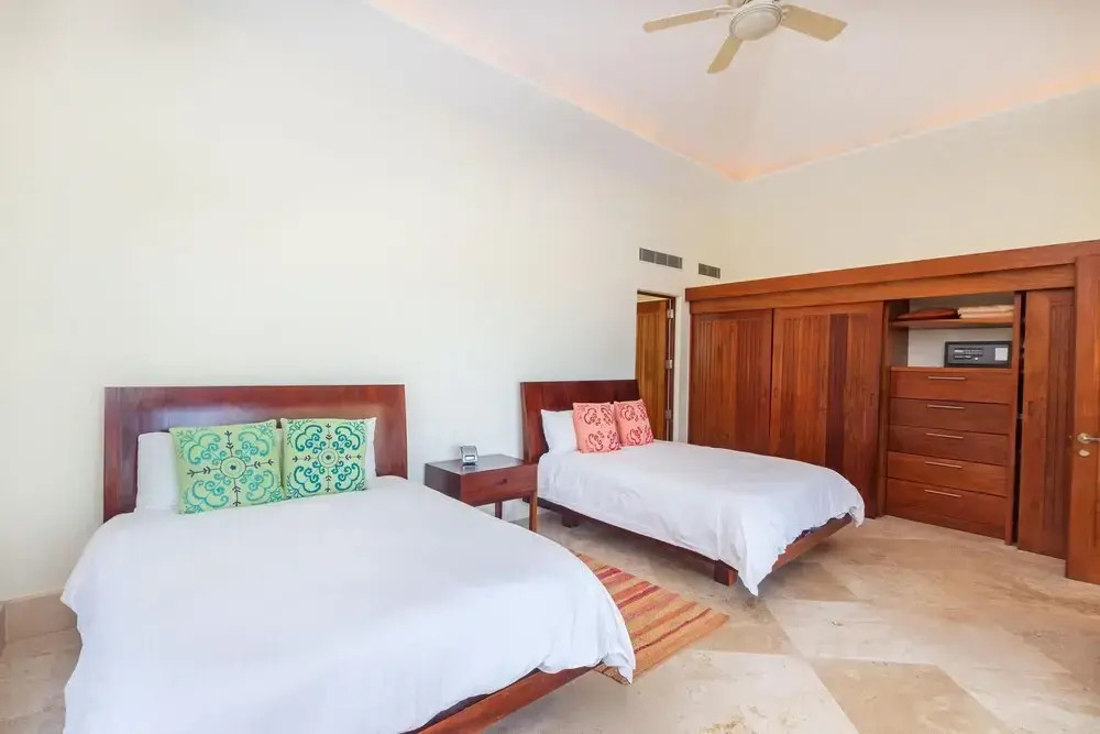Sunny Vacation Villa 79