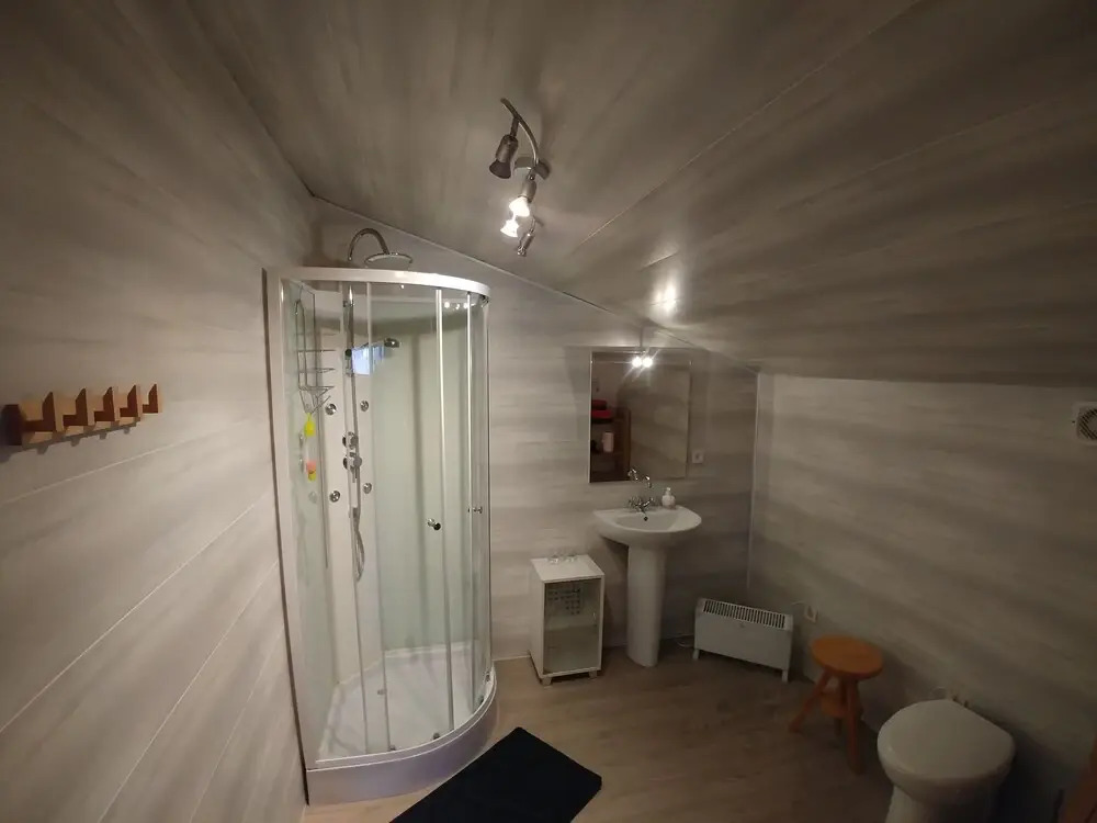 Manoir Le Cristal , Piscine et chambres tempérées
