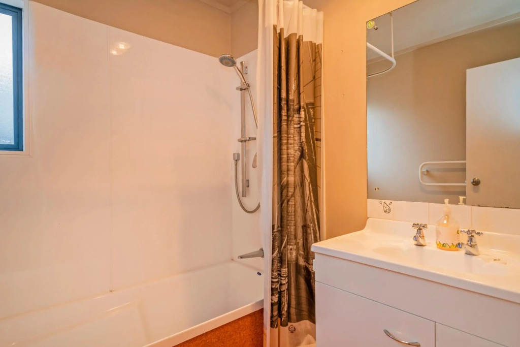 Kowhai Corner - Matarangi Holiday Home