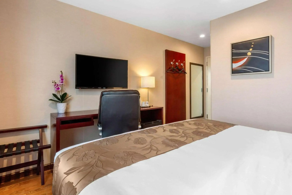 The L Hotel