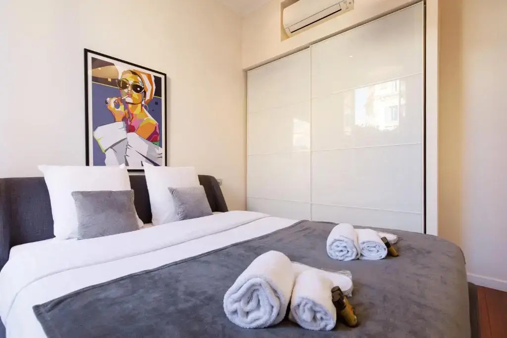 AC-Free Parking - Contemporary 4 Bedroom Villa Apartment