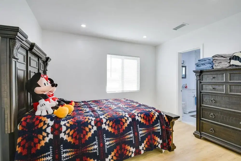 Home Between Los Angeles & Disney! Patio, Yard
