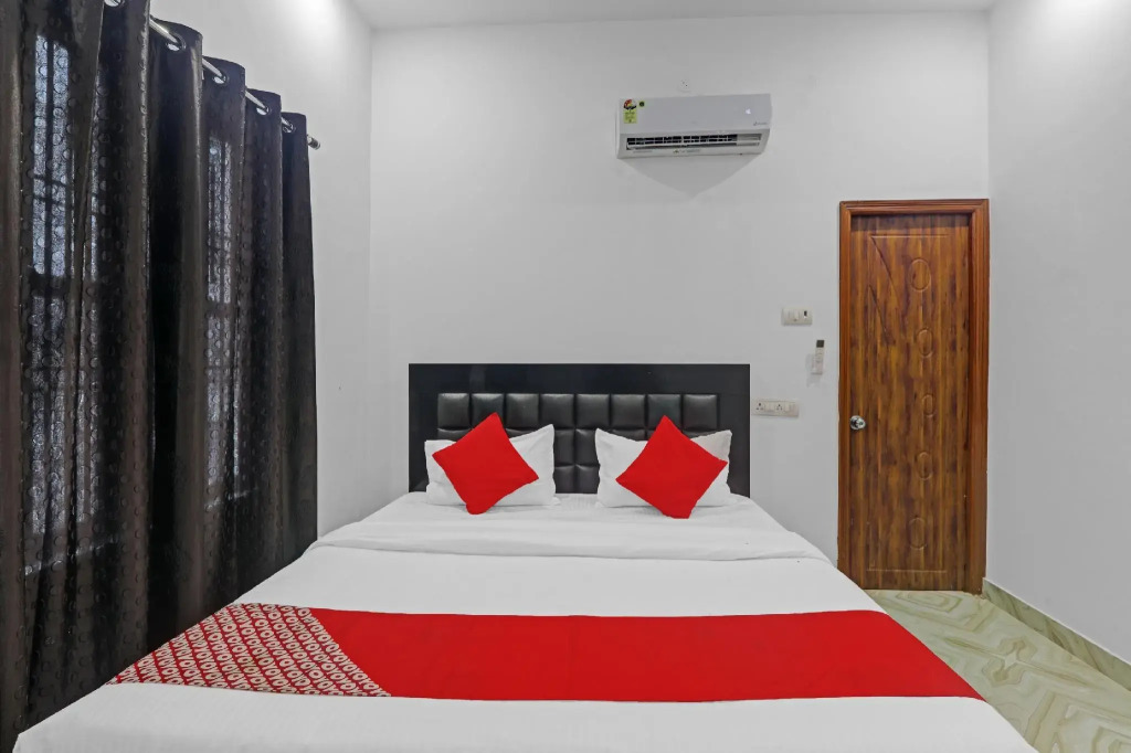 OYO 79580 The Pal's Residency