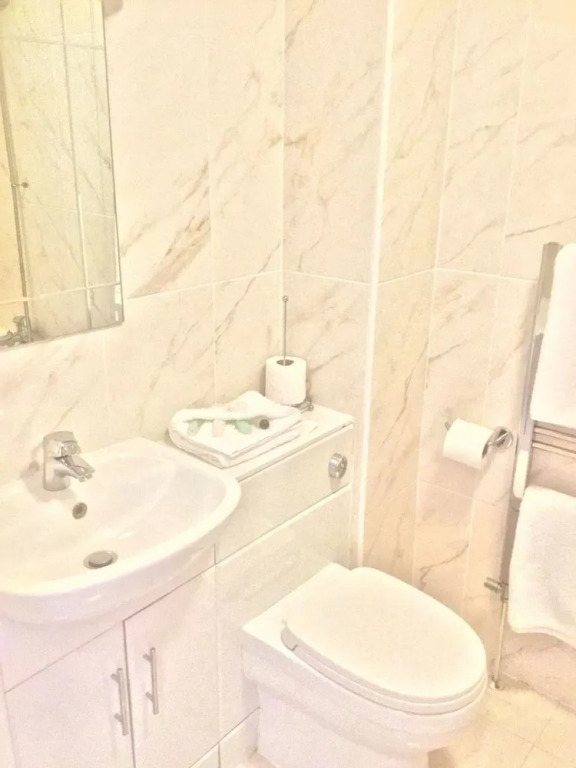 Baylis Park Hotel