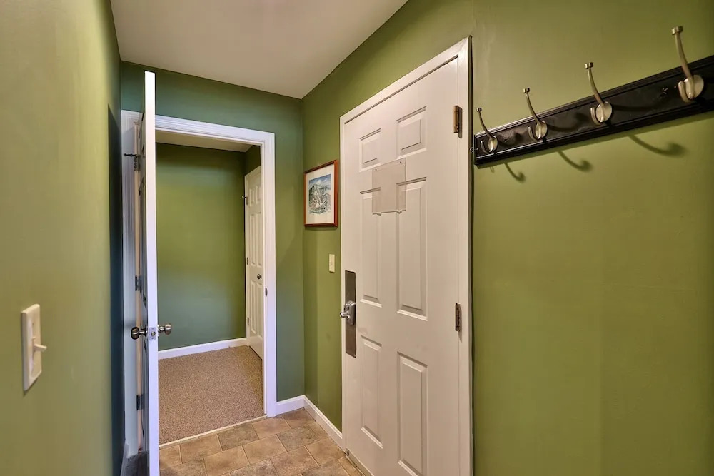 The Pico Escape: 3br/2ba Ski On/ski Off At Pico Mountain. Close To Killington. 3 Bedroom Condo