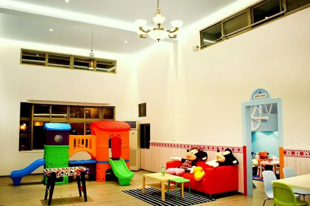 Poetic Castle-Family Theme Villa