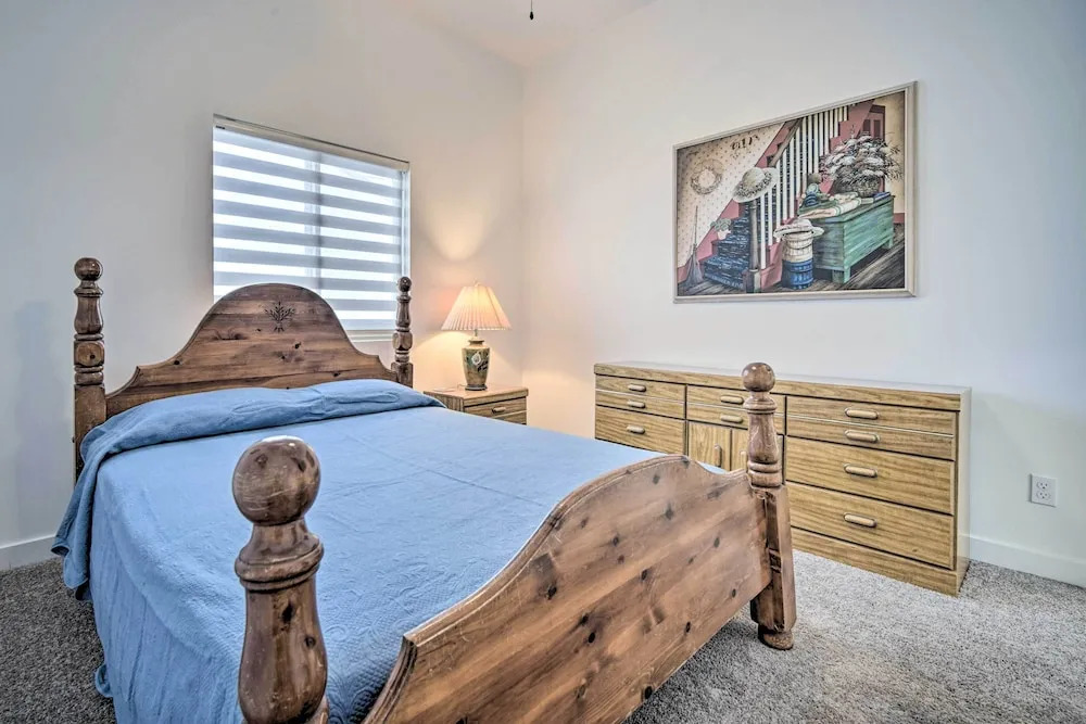 Upper Valley El Paso Home w/ Hiking Access On-site