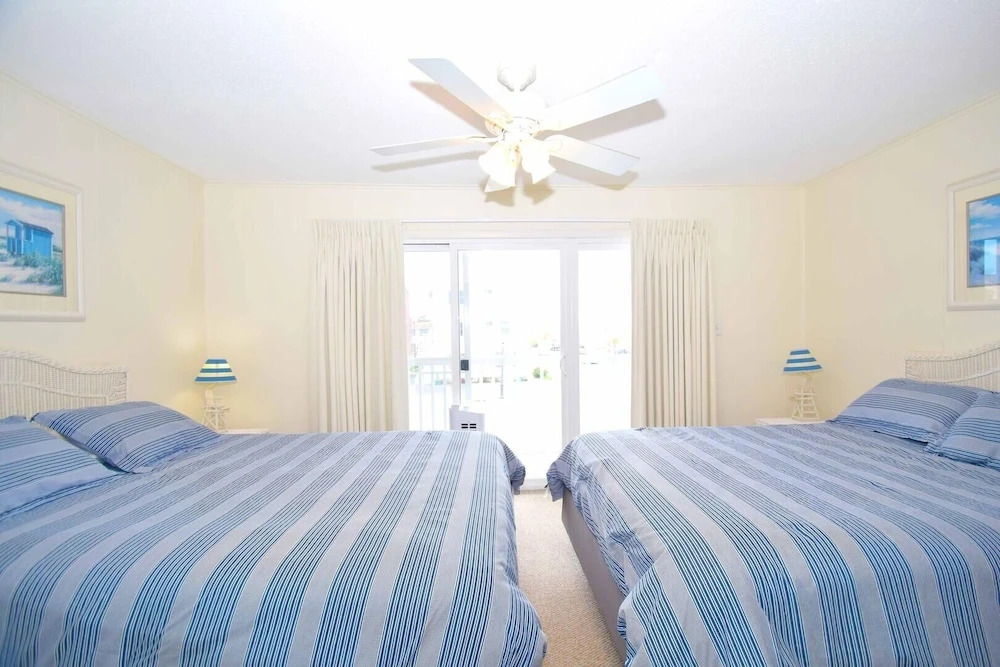 Vantage Point 5 2 Bedroom Townhouse by RedAwning