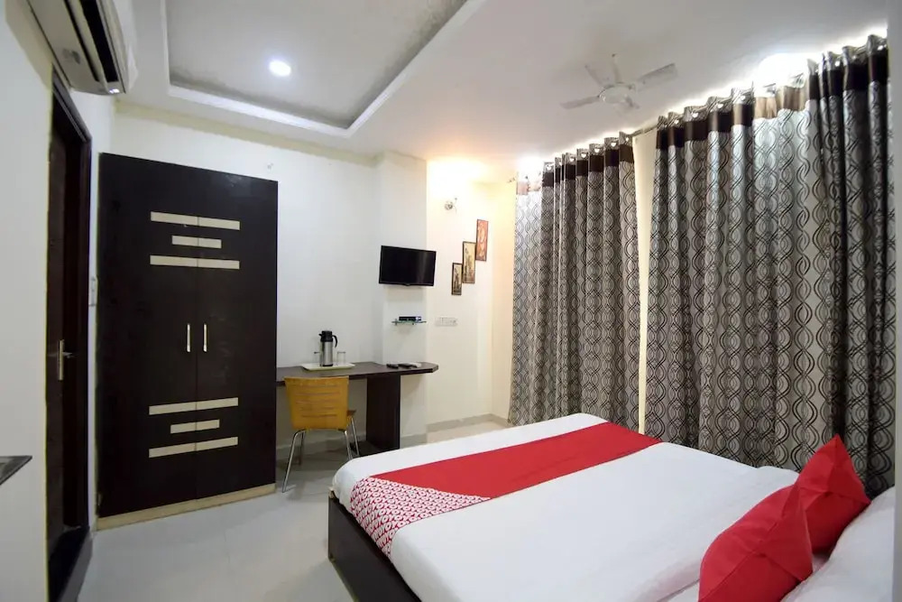 OYO Flagship 80565 Hotel Royal Inn