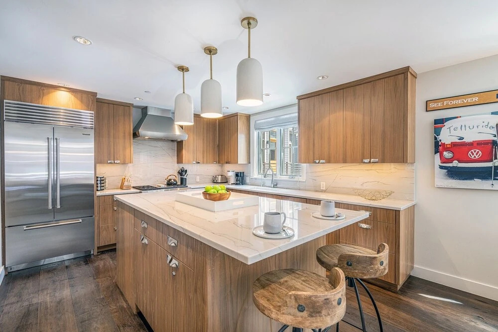 330 W Pacific B 3 Bedroom Townhouse by RedAwning