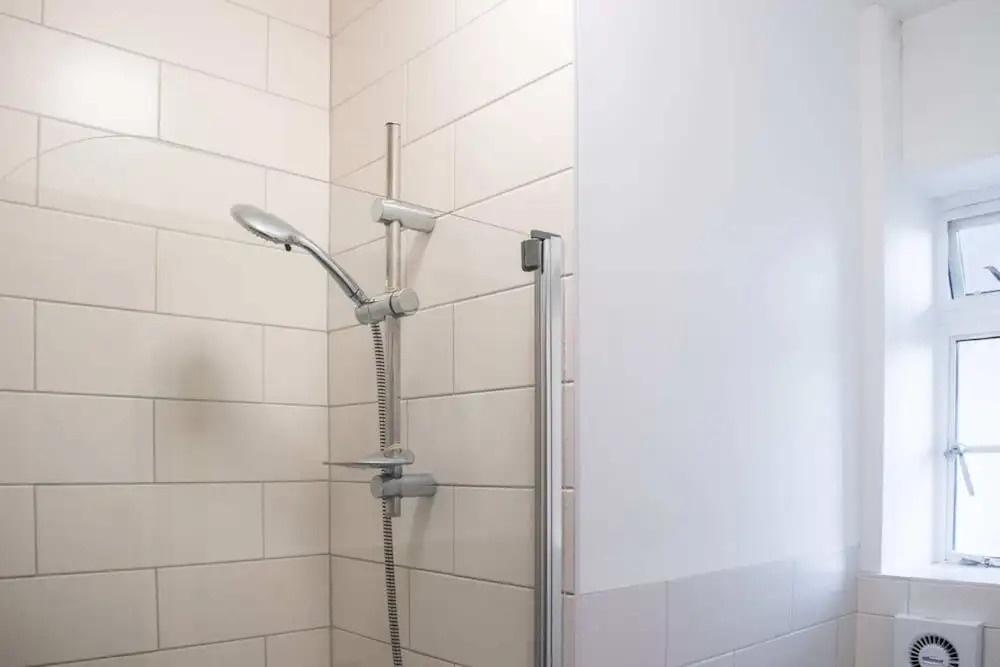 Beautifully Decorated Contemporary 2 Bedroom Flat