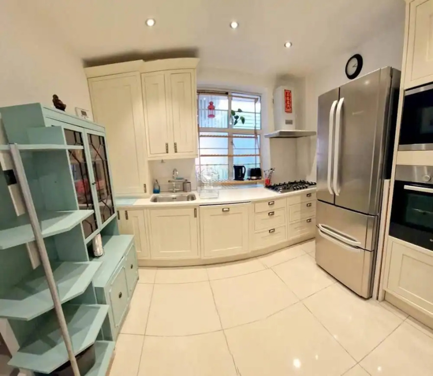 Modern 3-bed House in Surrey Quays