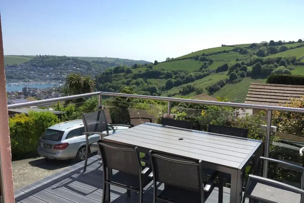 15 Churchfields - Bungalow with Estuary Views and Parking